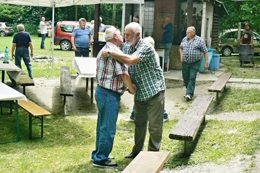 Nagybodaki Dunaparton voltunk a Felbári és a Sülyi Felbár-i Nyugdíjasklub meghívása alkalmából . Nagyon jól éreztük magunkat . Köszönjük a meghívást .
