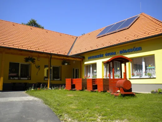 'Nyitnikék Óvoda és Bölcsőde' cikk borítóképe